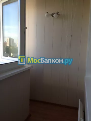 Отделка балкона и лоджии пластиковыми ПВХ панелями в Москве от компании МосБалкон