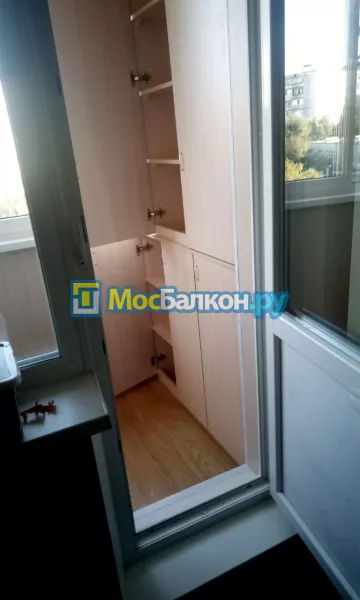 Шкаф на балкон купить в Москве на заказ недорого от МосБалкон
