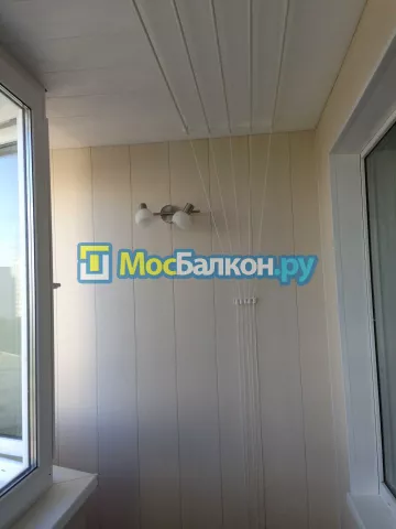 Отделка балкона и лоджии пластиковыми ПВХ панелями в Москве от компании МосБалкон