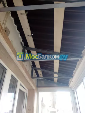 Крыша на балконе в Москве монтаж и ремонт по выгодной цене от МосБалкон