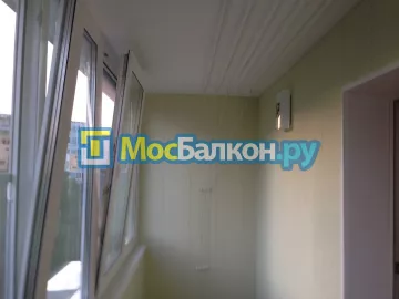 Отделка балкона и лоджии пластиковыми ПВХ панелями в Москве от компании МосБалкон