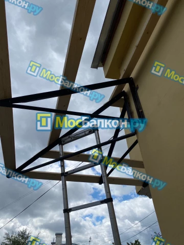 Крыша на балконе в Москве монтаж и ремонт по выгодной цене от МосБалкон