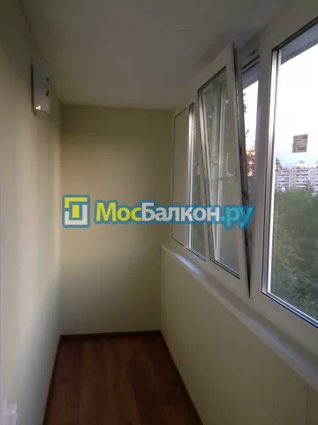 Отделка балкона и лоджии пластиковыми ПВХ панелями в Москве от компании МосБалкон