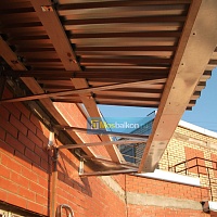 Установка крыши на балконе: 3-й этап